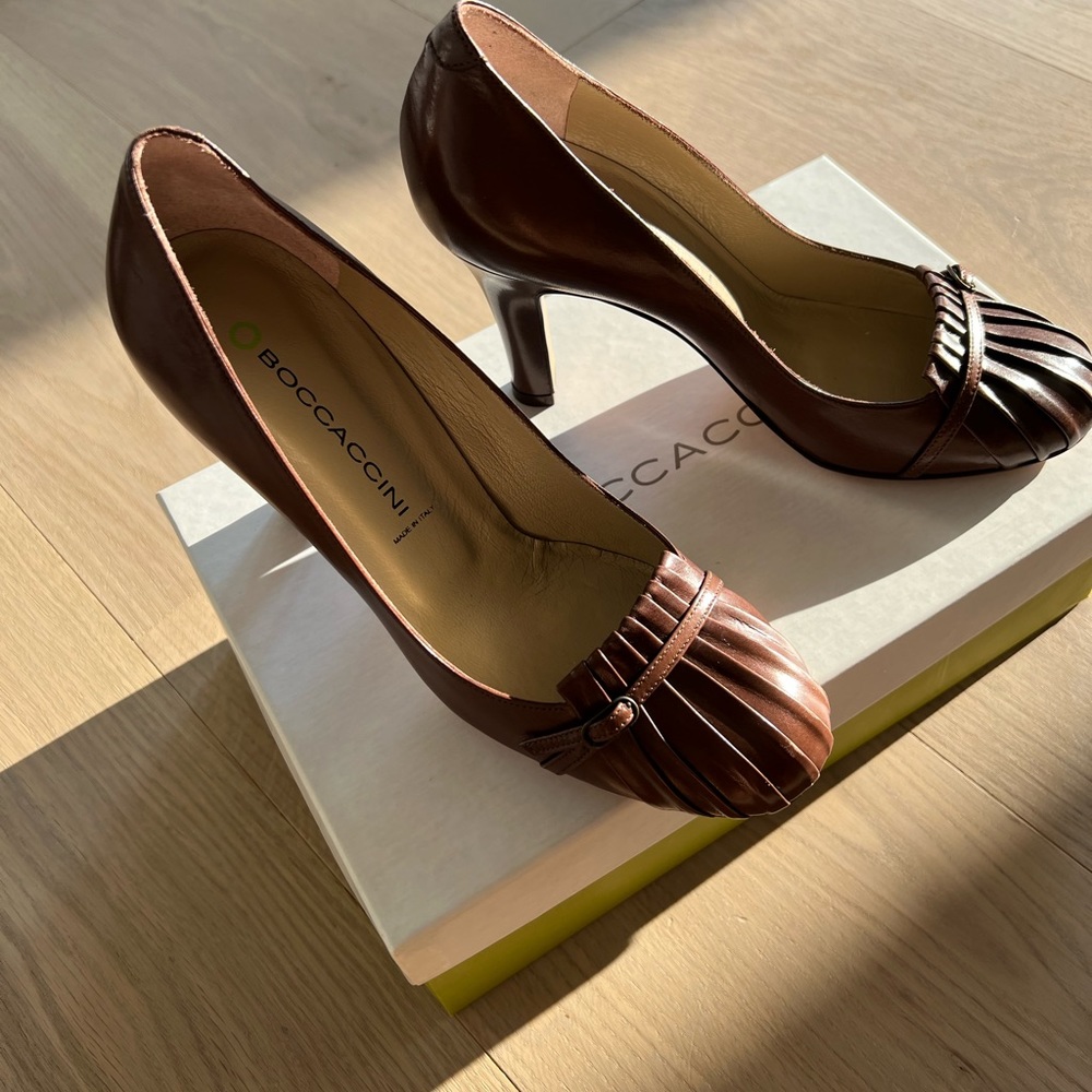 Gorgeous Italian leather high heeled pumps (never worn) - Picture 5 of 7